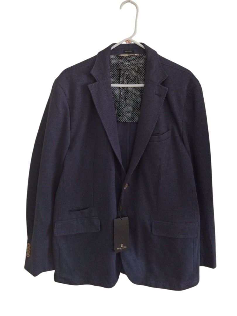 Massimo Dutti Navy Textured Blazer Jacket (Category: Coats, Jackets and Outerwear) located in Pasig City. Submitted by hustlexcurate (Listing ID 1463219264, Image 1). Description: Massimo Dutti Navy Textured Blazer Jacket Size 48 on tag fits XL Dimensions: 24X30.