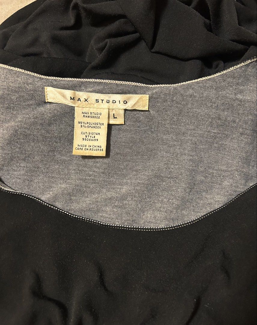 MAX STUDIO (Category: Dresses) located in Davao. Submitted by sart0ria85 (Listing ID 1463283521, Image 3). Description: A black LBD dress with prints on hemline. 95%VISCOSE 5% SPANDEX MADE IN CHINA 🇨🇳 LARGE. Size 8 EXCELLENT CONDITION (94/100).