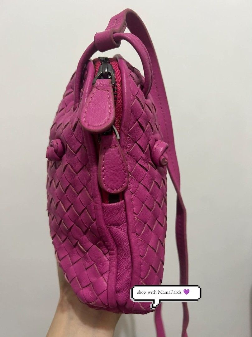 medium size sling bag (Category: Cross-body Bags) located in Manila. Submitted by mamapards17 (Listing ID 1463321231, Image 2). Description: .