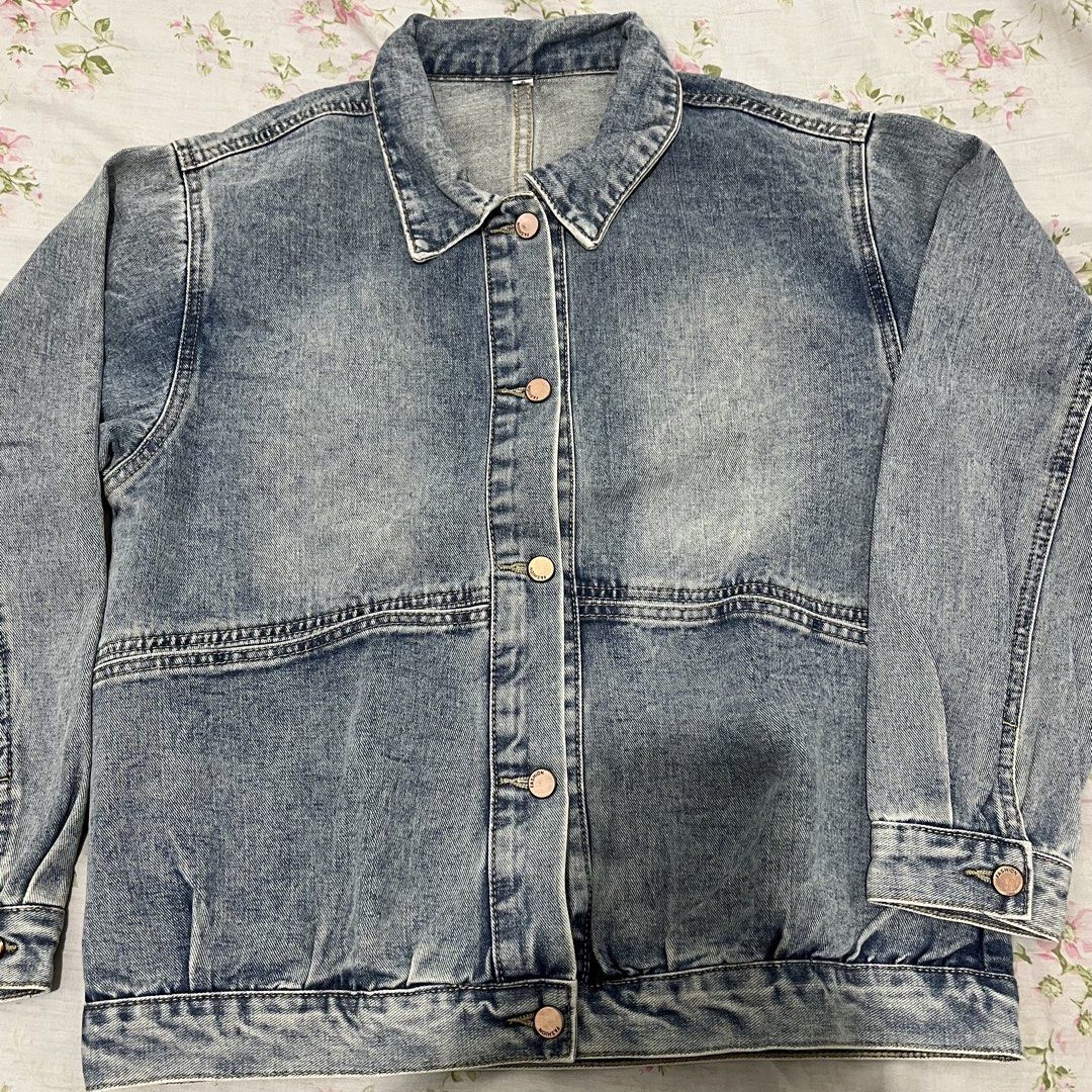 Men's Denim Jacket [Medium] (Category: Coats, Jackets and Outerwear) located in Quezon City. Submitted by jpsstore (Listing ID 1463228055, Image 2). Description: Size: Medium Width: 21" Length: 23" Sleeve: 22" No issue MOP: Gcash SHIPPING: J&t | Lalamove.