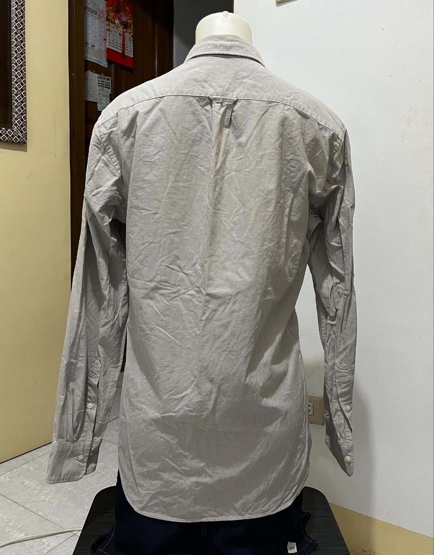 Men's Long-sleeved Button-up Shirt - Grey (Category: Tshirts & Polo Shirts ) located in Quezon City. Submitted by syayayay (Listing ID 1463206993, Image 2). Description: - Grey long-sleeved shirt - Button-up front - Single chest pocket - Classic collar - Suitable for casual or work attire -Slim Fit - with yellow stain on collar.