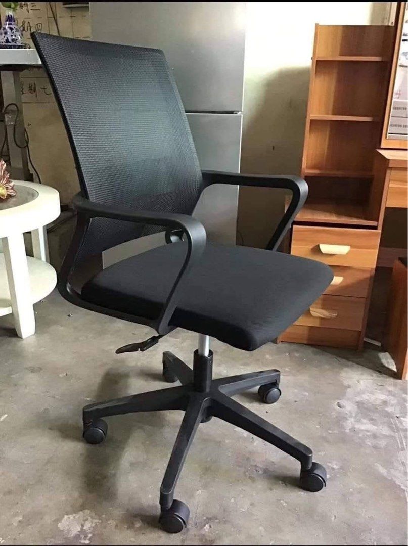 Mesh Swivel Chair (Category: Chairs) located in Valenzuela. Submitted by jhagonzales (Listing ID 1463222342, Image 3). Description: .
