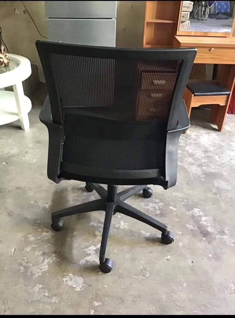 Mesh Swivel Chair (Category: Chairs) located in Valenzuela. Submitted by jhagonzales (Listing ID 1463222342, Image 2). Description: .