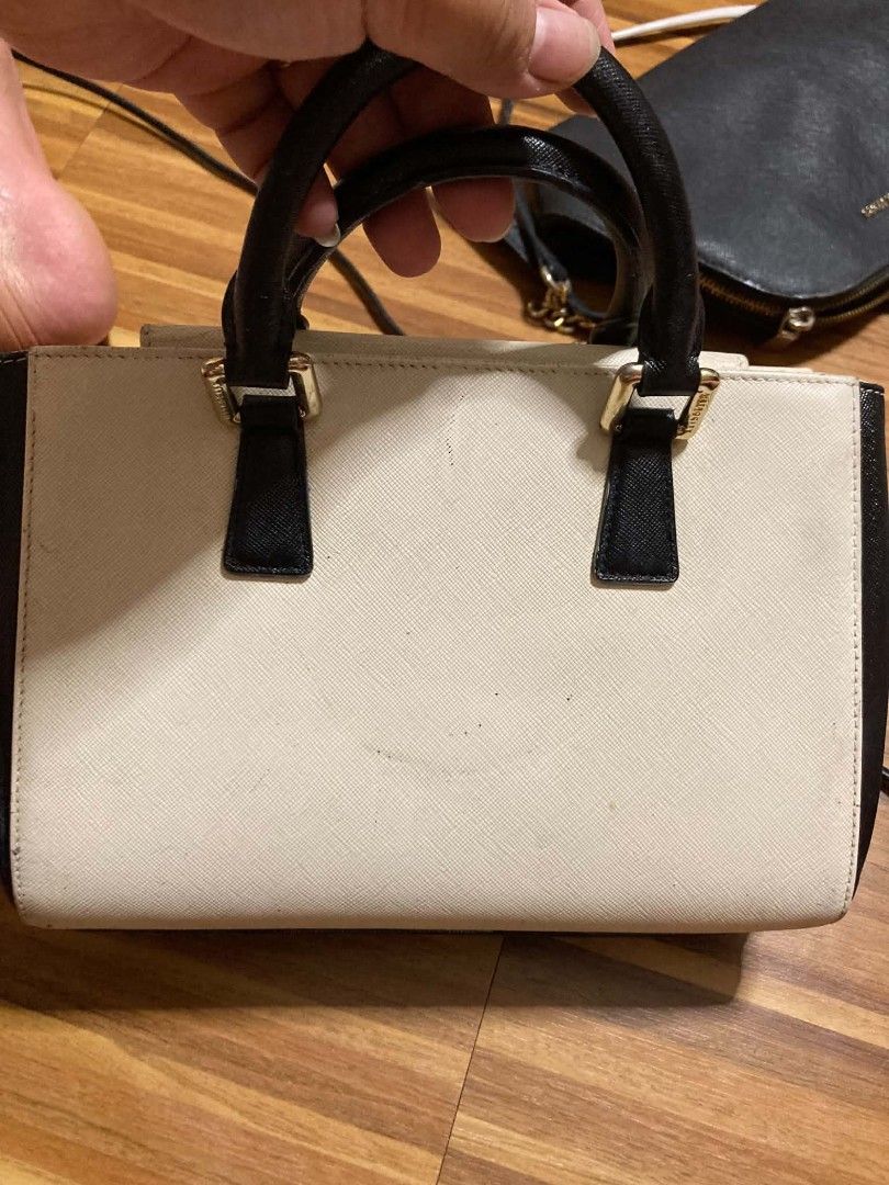 Metro City (Category: Shoulder Bags) located in Manila. Submitted by bhiejoy30 (Listing ID 1463126560, Image 2). Description: Paubos Sale location. Cavite lalamove nearby and ship via J&T.