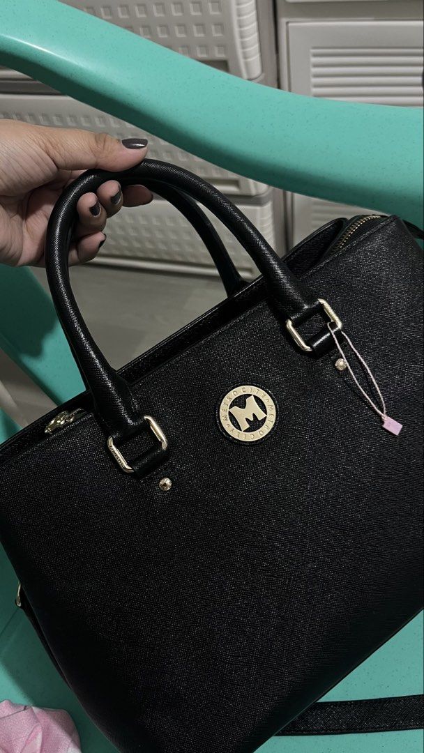 METRO CITY 2 WAY BAG (Category: Cross-body Bags) located in Muntinlupa City. Submitted by pinkflower.226 (Listing ID 1463177216, Image 3). Description: Good condition Slightly fadings See photos for reference G-payment/Bank Transfer Accepted.
