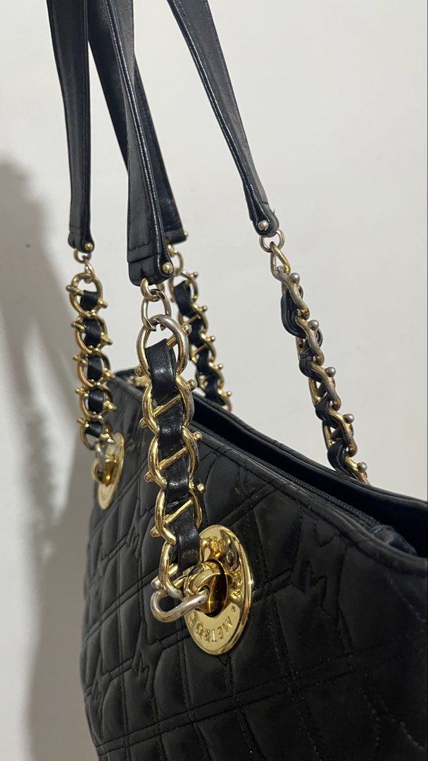 METRO CITY QUILTED TOTE BAG (Category: Tote Bags) located in Muntinlupa City. Submitted by pinkflower.226 (Listing ID 1463180646, Image 3). Description: See photos for reference of flaws. No crackings in leather G-Payment/Bank Transfer Accepted .