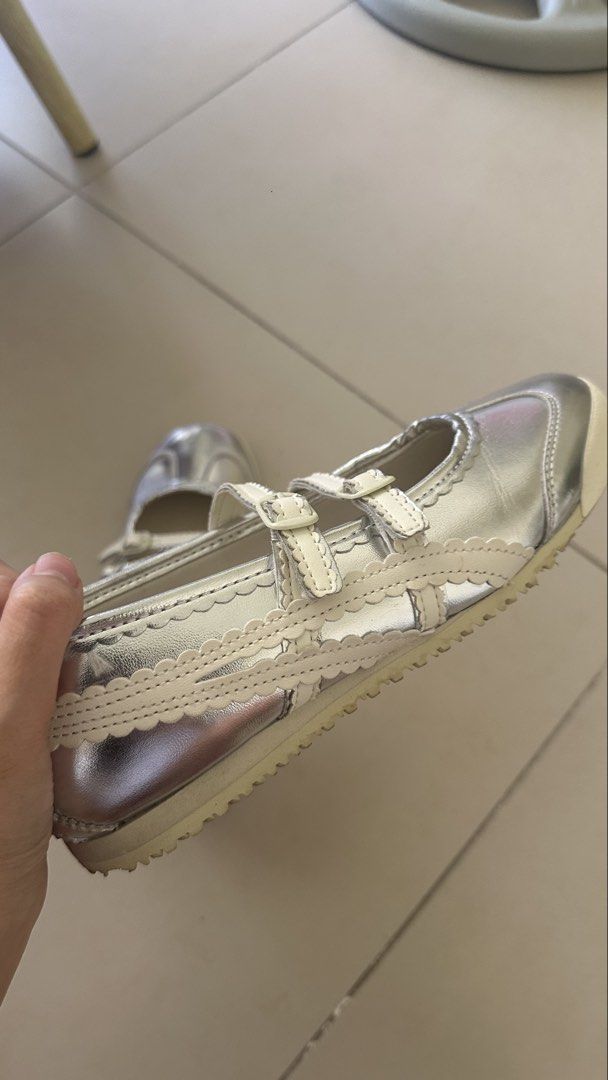 MEXICO 66 Onitsuka Ballet Flats (silver white) (Category: Flats & Sandals) located in Las Pinas. Submitted by shan_18 (Listing ID 1463168939, Image 2). Description: In good condition po and only used it once. My mom bought this for me as a gift but its not really my style, so i’m selling this for a price thats reasonable naman .