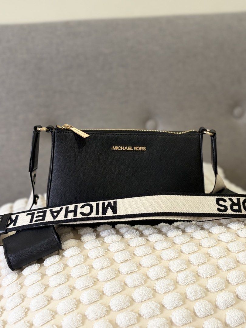 Michael Kors Crossbody Bag (Category: Cross-body Bags) located in Pasig City. Submitted by bagatticph (Listing ID 1463128055, Image 1). Description: Perfect for everyday use!! Good as bnew Selling low since nakastock lang sa cabinet...