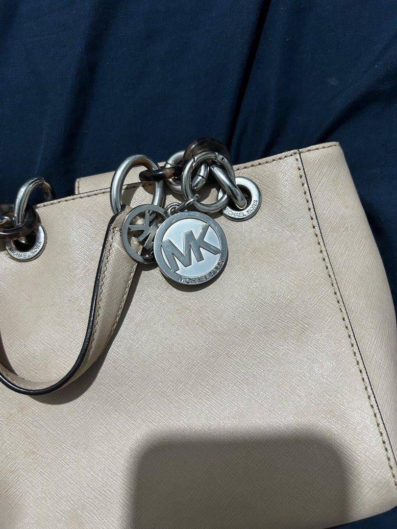Michael Kors Cynthia Leather Satchel (Category: Shoulder Bags) located in Caloocan City. Submitted by babydoll696 (Listing ID 1463290501, Image 2). Description: NO ISSUE TARLAC CITY + SHIPP.