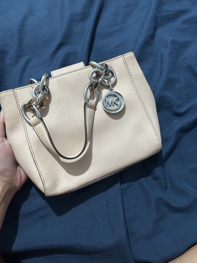 Michael Kors Cynthia Leather Satchel (Category: Shoulder Bags) located in Caloocan City. Submitted by babydoll696 (Listing ID 1463290501, Image 1). Description: NO ISSUE TARLAC CITY + SHIPP.