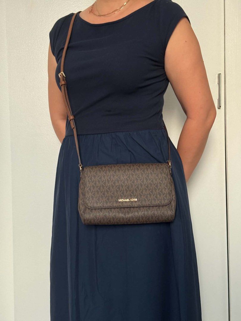 Michael Kors Monogram Crossbody Bag Brown (Category: Luxury Bags & Wallets) located in Taguig. Submitted by kittychum (Listing ID 1463270701, Image 1). Description: 💯Authentic Condition: 7/10 With minimal signs of usage No inclusion .