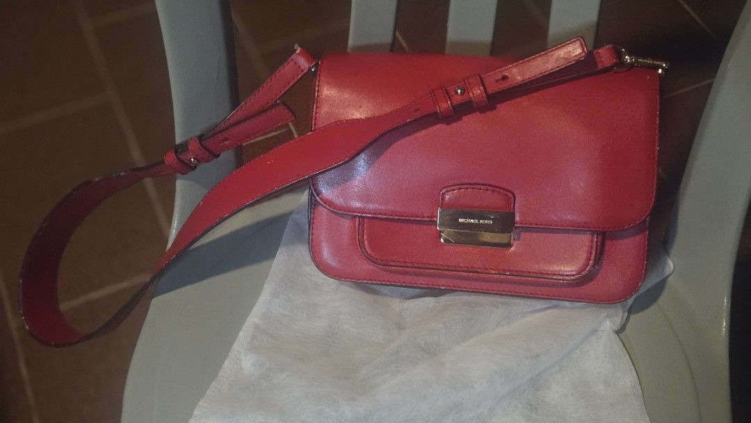 Michael Kors Red Leather Shoulder Bag (Category: Luxury Bags & Wallets) located in Paranaque City. Submitted by itsmemichel (Listing ID 1463279007, Image 1). Description: - Authentic Michael Kors red leather shoulder bag - Elegant gold hardware details - Features a spacious main compartment - Convenient front pocket for quick access - Adjustable strap for comfortable wear - Versatile for everyday use or evening outings - Interior and exterior are