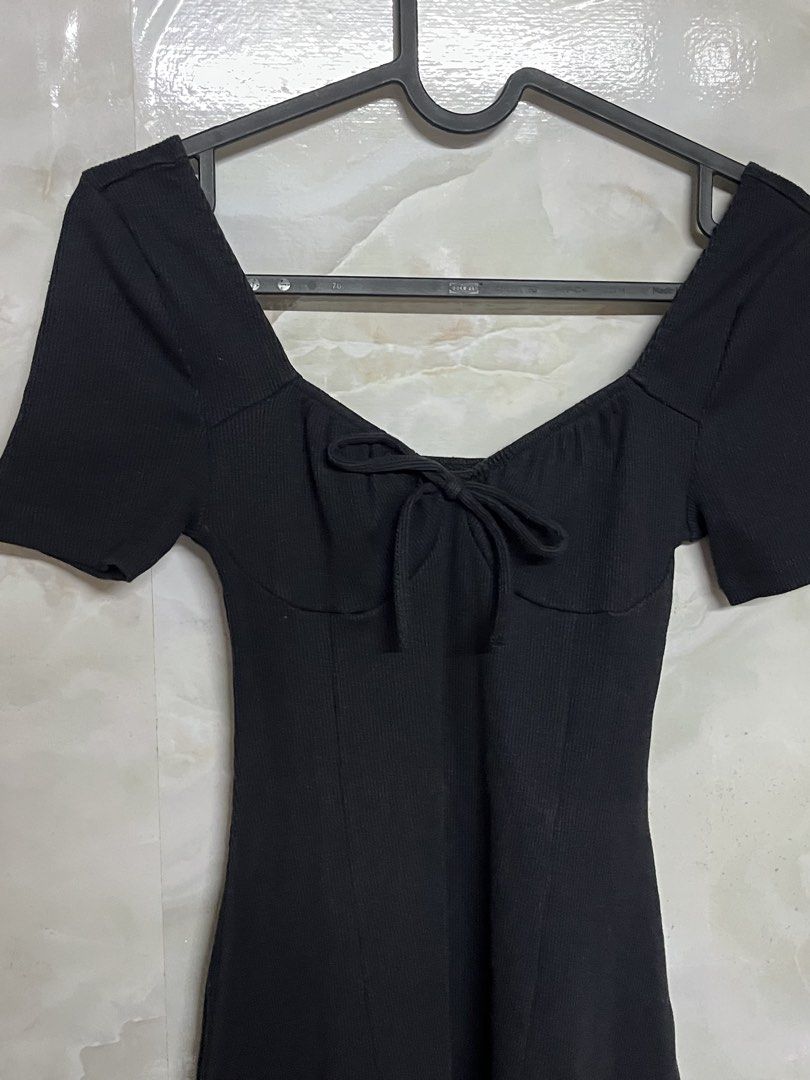 Mini Black Dress | H&M (Category: Dresses) located in Paranaque City. Submitted by hearty444 (Listing ID 1463305270, Image 3). Description: ⋆˚꩜｡ - can fit xs - s rfs: declutterring DM me!.