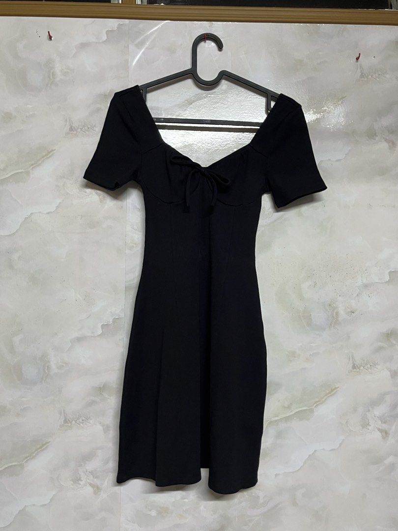 Mini Black Dress | H&M (Category: Dresses) located in Paranaque City. Submitted by hearty444 (Listing ID 1463305270, Image 2). Description: ⋆˚꩜｡ - can fit xs - s rfs: declutterring DM me!.