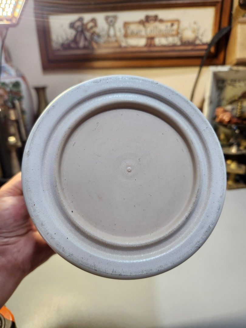 Minimalist Plain White Ceramic Planter 🤍🌿 (Category: Pots & Planters) located in Baguio. Submitted by tindahanbagtown2600 (Listing ID 1463322400, Image 3). Description: UK Surplus | Japan Surplus Container Items Location: Baguio City, Benguet 2600 Dropping | Meet-Up | Shipping Nationwide.
