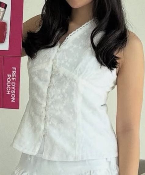 miu the label white papillon halter top (small) (Category: Sleeveless) located in Quezon City. Submitted by peppersclosett (Listing ID 1463285080, Image 3). Description: - brand new never worn - maribank bpi gotyme ub - lalamove j&t grab.