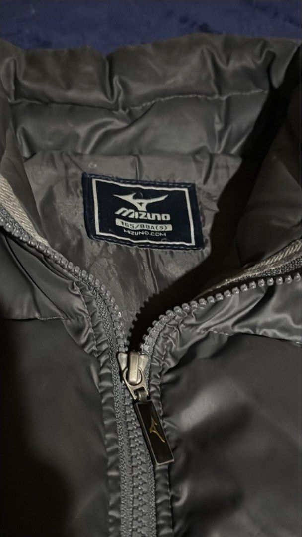 Mizuno Puffer Vest (Category: Coats, Jackets and Outerwear) located in Manila. Submitted by fleis.it (Listing ID 1463184638, Image 2). Description: - Grey Mizuno puffer vest - Sleeveless design - Full zip front - Stand-up collar - Excellent for layering - Comfortable and warm - Suitable for sports or casual wear.