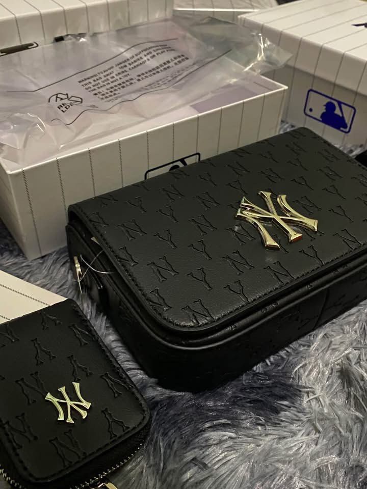 Mlb bag (Category: Cross-body Bags) located in Manila. Submitted by avery.thing (Listing ID 1463127614, Image 1). Description: .