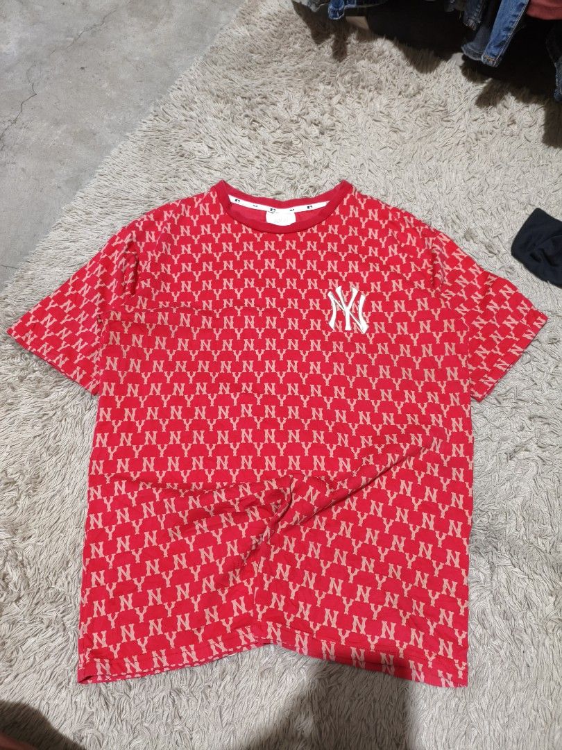 MLB NY AOP T shirt (Category: Tshirts & Polo Shirts ) located in Lebak. Submitted by tomaythrift (Listing ID 1463277994, Image 1). Description: 21 x 28 dimes no issue excellent condition.
