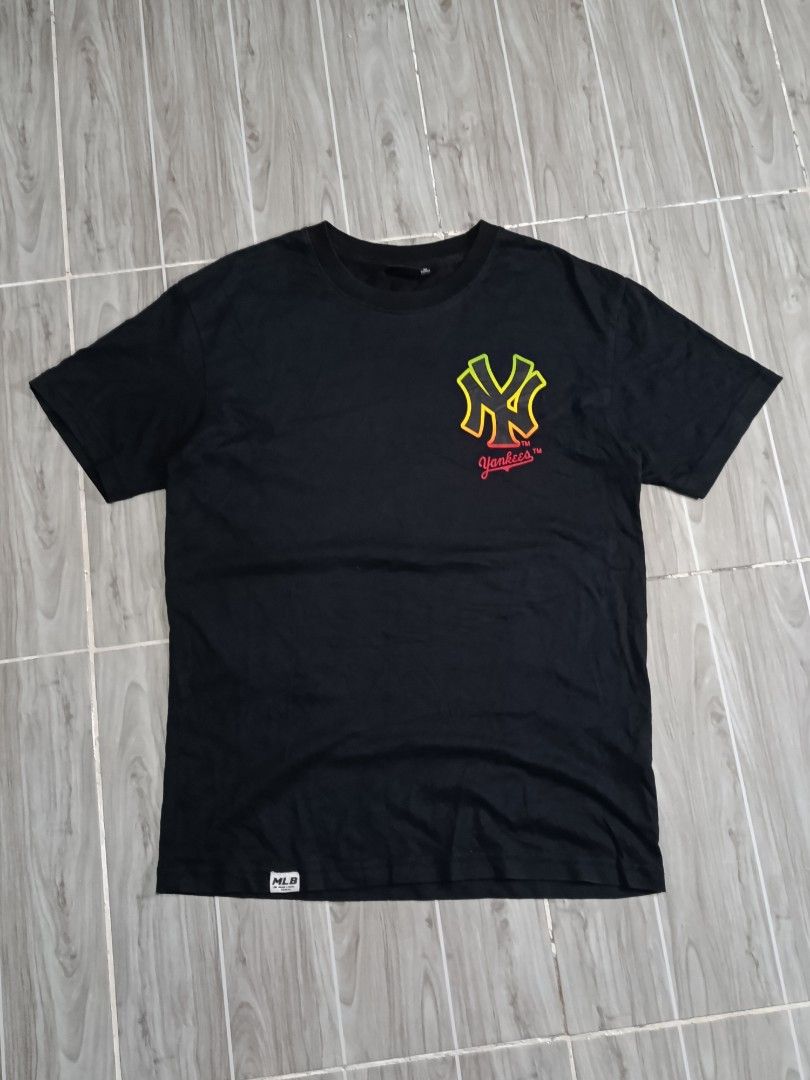 MLB NY YANKEES TSHIRT (freeshipping) (Category: Tshirts & Polo Shirts ) located in Quezon City. Submitted by gyl-stop (Listing ID 1463158389, Image 1). Description: free shipping 19.5 x 27 excellent condi cr: 9.8/10 issue: none.