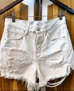 (Category: ) located in . Submitted by cloth.ly (Listing ID 1463203495, Image 1). Description: .