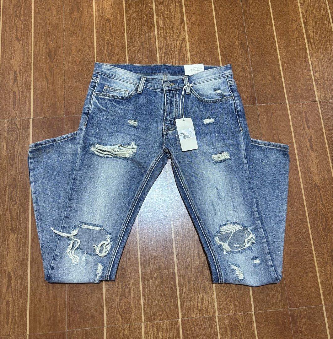 MNML M1 Denim Pants (Category: Jeans) located in Tarlac. Submitted by jekzxkie (Listing ID 1463161609, Image 3). Description: MNML M1 Denim Pants (Blue / Distressed) Details: Brand / Model: MNML M1 Denim Condition: Brand New with Tags (BNWT) 💯 Size: 33 Features: Classic distressed details, slim/tapered fit, signature ankle zipper/zippered cuffs Price: ₱1,500 Location / Shipping: Tarlac City Shipping: Lalamove / Grab / J&T (buyer handles fee) 📩 