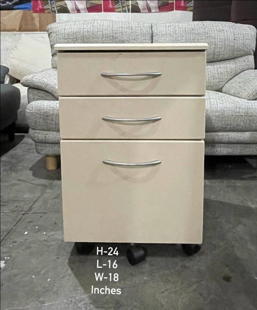 Mobile Side Drawer File Cabinet Pedestal (Category: Office Furniture & Fixtures) located in Quezon City. Submitted by dannikkishoppe2 (Listing ID 1463229780, Image 2). Description: Mobile Side Drawer File Cabinet Pedestal ‼️₱4500‼️ Clean and modern design — perfect beside or under your office desk for documents, supplies, and personal items. ✅ 3 spacious drawers ✅ Smooth metal handles ✅ With caster wheels for easy movement ✅ Compact & space-savin