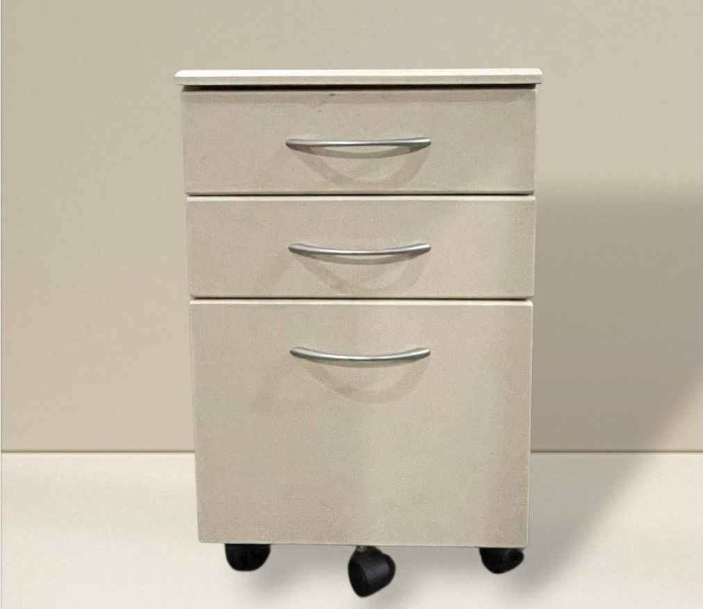 Mobile Side Drawer File Cabinet Pedestal (Category: Office Furniture & Fixtures) located in Quezon City. Submitted by dannikkishoppe2 (Listing ID 1463229780, Image 1). Description: Mobile Side Drawer File Cabinet Pedestal ‼️₱4500‼️ Clean and modern design — perfect beside or under your office desk for documents, supplies, and personal items. ✅ 3 spacious drawers ✅ Smooth metal handles ✅ With caster wheels for easy movement ✅ Compact & space-savin