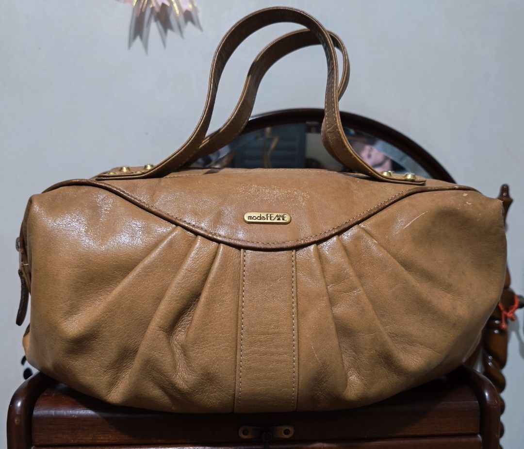 Mode Femme (Category: Clutches) located in Quezon City. Submitted by uydaisy1979 (Listing ID 1463254582, Image 1). Description: sign of usage.