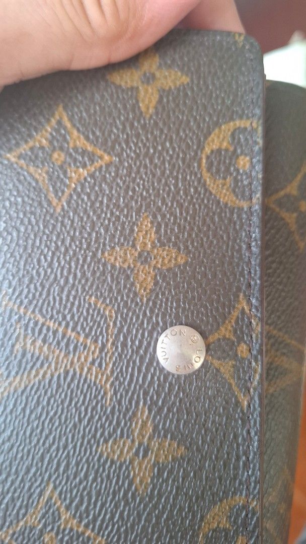 Monogram Canvas Bifold Wallet (Category: Luxury Bags & Wallets) located in Coron. Submitted by sirizchoice (Listing ID 1463169884, Image 1). Description: - NO CODE - Classic monogram canvas exterior - Brown leather interior - Zippered coin compartment (some wear inside) - Secure button closure - Ideal for daily use.