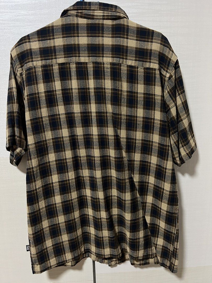 Mr. Lee Comfort fit Polo (Category: Tshirts & Polo Shirts ) located in Marikina City. Submitted by haradrim (Listing ID 1463304205, Image 2). Description: Mr. Lee Comfort fit checkered polo Color: Brown, dark blue combi No discoloration L: 27" W: 21".