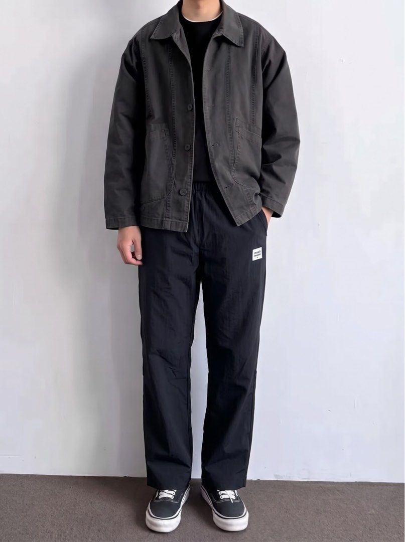 Muah Muah Black Track Pants (Category: Jeans) located in General Santos City (Dadiangas). Submitted by yuungs (Listing ID 1462896301, Image 2). Description: - Brand: Muah Muah - Color: Black - Style: Track Pants - Features: Elastic waistband, side pockets - Detail: Muah Muah logo on left leg - Perfect for: Casual wear, lounging - Styling: Easy to pair with any top Waist 22-36 Length 41 Leg opening 9 9/10 condition 350 + sf Can ship nationwide via