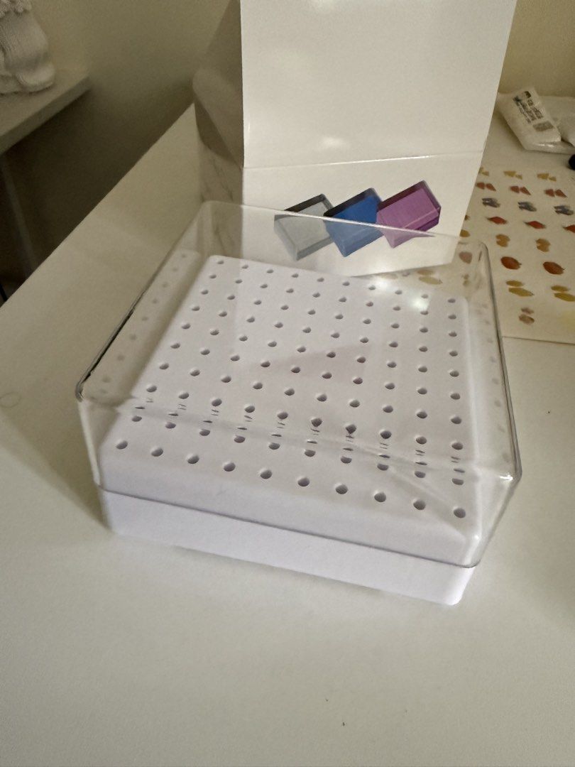 Nail kit box （分類：指甲美容＆其他）位於 Hong Kong。 由 azmastudio 提交（商品編號 1463127607，圖片 1）。簡介： i bought it by mistake, i needed a smaller one, this is for storage of small needle like objects (like actylic nail finishing products) etc。