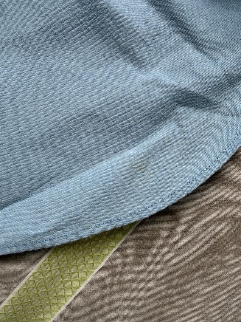 NANAMICA REGULAR COLLAR WIND SHIRT SAX （分類：T-shirt、恤衫、有領衫）位於 Hong Kong。 由 ilcky 提交（商品編號 1463160086，圖片 5）。簡介： NANAMICA REGULAR COLLAR WIND SHIRT SAX SIZE: L CONDITION: 80% 靚料挺身 靚藍色 左前下擺有輕微染色 領口位歲月關係微發黃 見圖5/6。