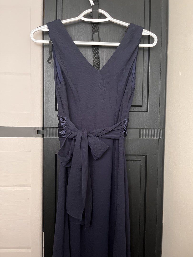 Navy Evening Elegant Gown (Category: Coats, Jackets and Outerwear) located in Manila. Submitted by hannaming (Listing ID 1463267317, Image 3). Description: Soft & Lightweight fabric.