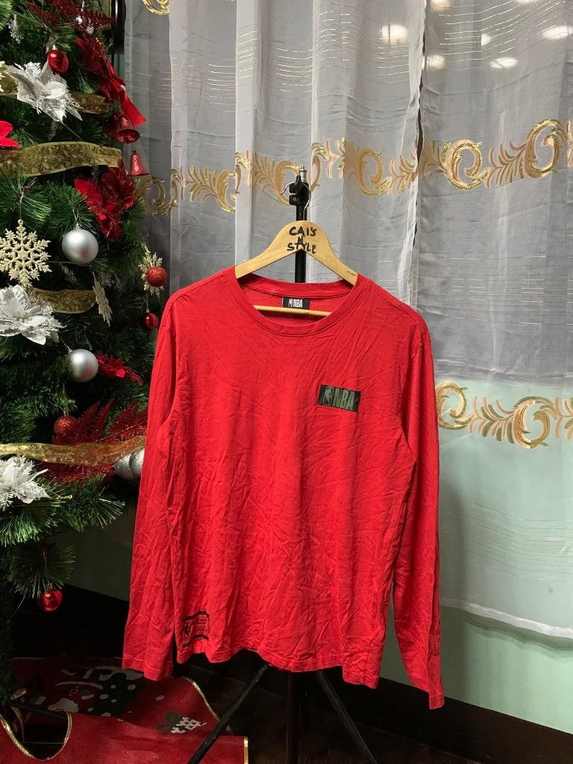 NBA sweatshirt (Category: Coats, Jackets and Outerwear) located in Lianga. Submitted by legitseller12345678 (Listing ID 1463168429, Image 1). Description: NBA Excellent Medium Dimes 21x27 Solid Mine 200 plus sf.