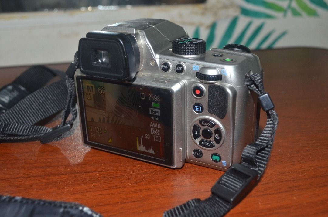 [NEGOTIABLE] Pentax X-5 Superzoom Camera Bundle + Rechargeables (Category: Cameras) located in Makati City. Submitted by theodorej43437 (Listing ID 1463176515, Image 2). Description: [Really negotiable, just send me an offer] [RFS: Reducing collection] [Fully usable and tested] [DM lang din po for sample images, 10 lang po pwede ilagay sa listing] 📌 Pentax X-5 Bridge Camera Good overall condition • EVF fully working • Articulating LCD fully work