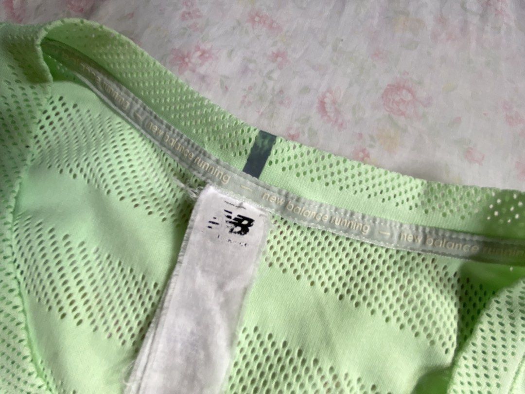 New Balance Running Tank Top - Light Green (Category: Activewear) located in Banna (Espiritu). Submitted by zhylll (Listing ID 1463189321, Image 3). Description: Like new.