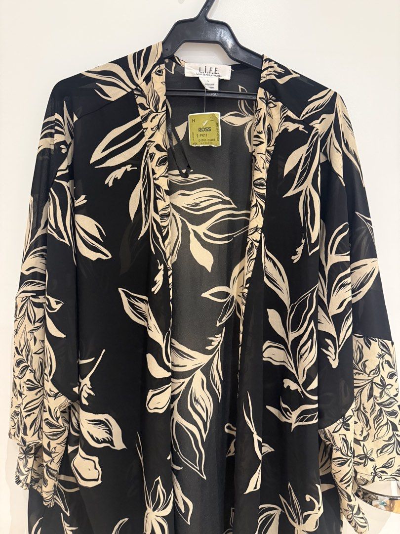 New Long kimono kaftan coverup (Category: Coats, Jackets and Outerwear) located in Makati City. Submitted by nmvs1 (Listing ID 1463136972, Image 2). Description: Bought is Ross US Brand: Life Black and white long kimono kaftan blouse coverup Large fits all sizes.