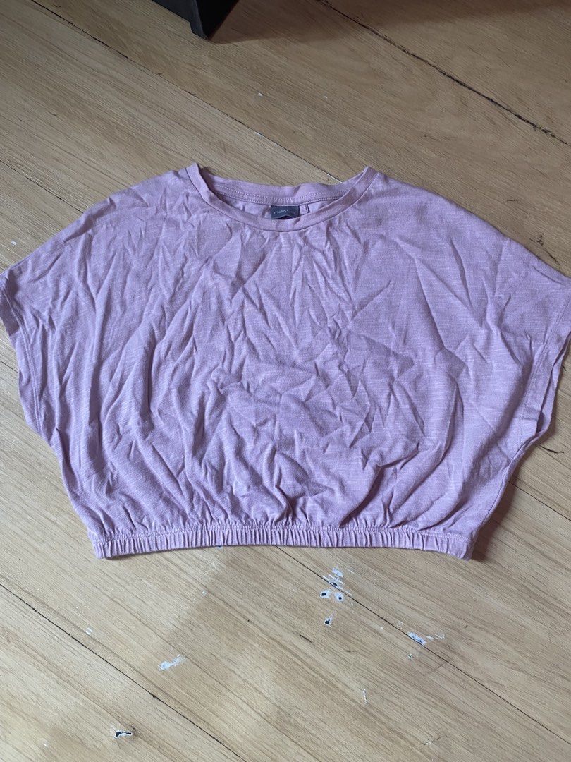NEXT Pink Cropped Dolman Sleeve Top (Category: Blouses) located in Tanauan. Submitted by rie098 (Listing ID 1463277339, Image 2). Description: - Brand: NEXT - Style: Cropped Top - Features: Dolman sleeves for a relaxed fit - Detail: Elasticated hem - Material: Lightweight fabric - Occasion: Perfect for casual wear.