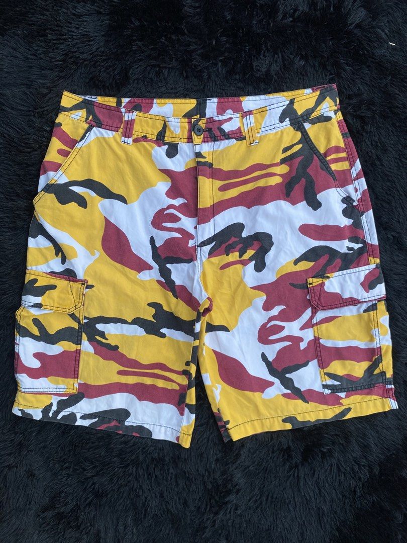 NFL CAMOUFLAGE CARGO SHORTS (Category: Shorts) located in Manila. Submitted by luckydeer-3495 (Listing ID 1463224130, Image 1). Description: 📍WAIST : 40 📍LENGTH : 23.5 ‎📍9.5/10 COLORATE ‎📍NO ISSUE EXCELLENT CONDITION .
