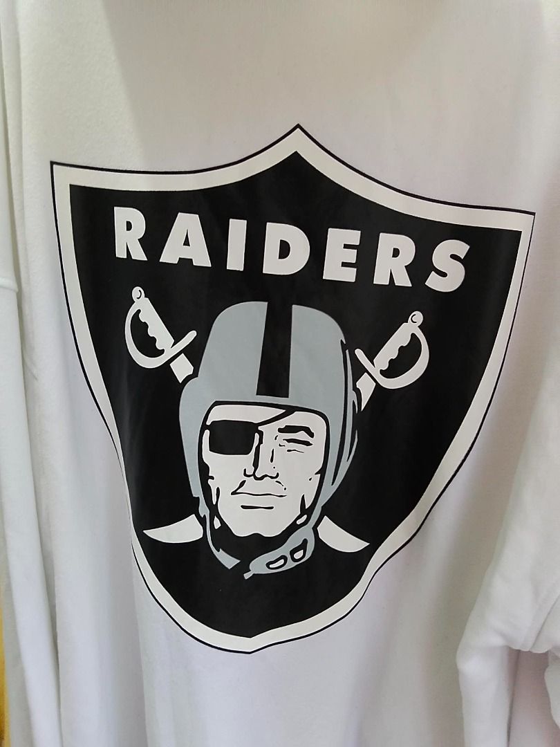 NFL RAIDERS BIG LOGO PULLOVER HOODIE (Category: Coats, Jackets and Outerwear) located in Angono. Submitted by azrael_marcelo0516 (Listing ID 1463320656, Image 2). Description: 27 x 31 2XL on.tags Complete tags No pinholes NEED WASH (May maliit na yellowstain).