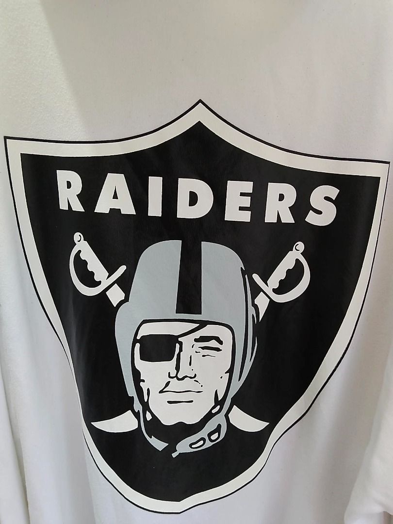 NFL RAIDERS BIG LOGO PULLOVER HOODIE (Category: Coats, Jackets and Outerwear) located in Angono. Submitted by azrael_marcelo0516 (Listing ID 1463320656, Image 3). Description: 27 x 31 2XL on.tags Complete tags No pinholes NEED WASH (May maliit na yellowstain).