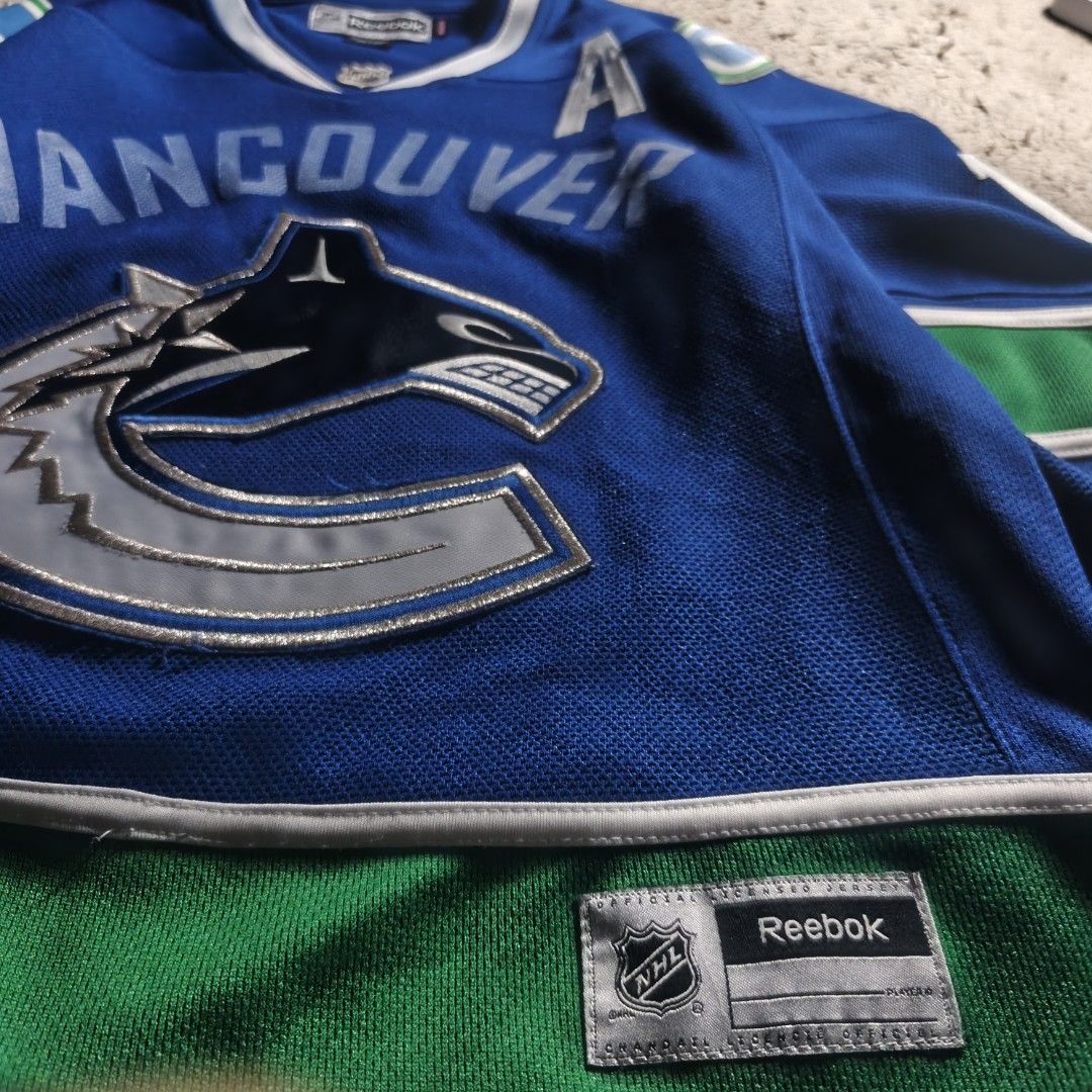 NHL VANCOUVER CANUCKS JERSEY (Category: Coats, Jackets and Outerwear) located in Baguio. Submitted by thrift_arcves (Listing ID 1463277857, Image 3). Description: NHL VANCOUVER CANUCKS JERSEY(WOMENS) Color Rate: 10/10 Condition Rate: 9/10 VANCOUVER PATCH MISSING COLOR MAY VARY DUE TO LIGHTING❗ ALL ITEMS ARE THRIFTED SO LIMIT YOUR EXPECTATIONS❗ DM FOR INQUIRIES❗ PRICE: ₱899 DIME$ Width: 20 Length: 25 M(WOMENS) S(MENS) NEGOTIABLE❗ WAG MAHIYANG MAMB