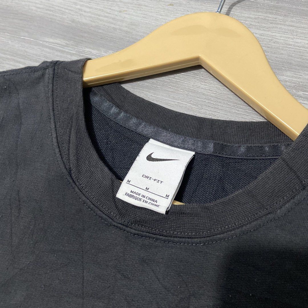 Nike (Category: Tshirts & Polo Shirts ) located in Batangas. Submitted by hanz.dodge (Listing ID 1463267953, Image 3). Description: Nike 📌23 Width / 28.5 Length (Large Best fit) 📌9.5/10 Color Rate 📌No Major Flaws🙅🏻‍♂️ 📌Excellent Condition 🏷️450.