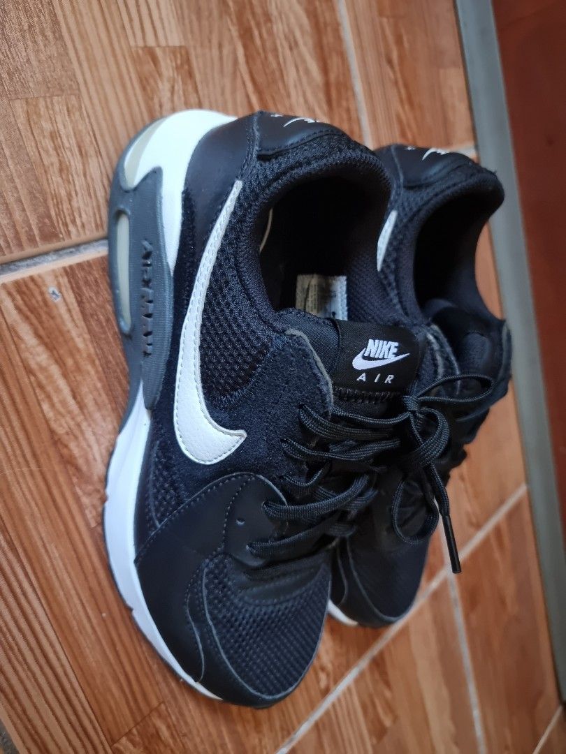 Nike Air Max Sneakers Black White (Category: Sneakers) located in Paranaque City. Submitted by saifgohar988676 (Listing ID 1463146050, Image 2). Description: - Black Nike Air Max sneakers - Size: US 7.5 / EUR 37.5 - Features: Mesh upper with leather accents, white Nike swoosh, Air unit in sole - Versatile: Suitable for running or casual wear - Sold as a pair.