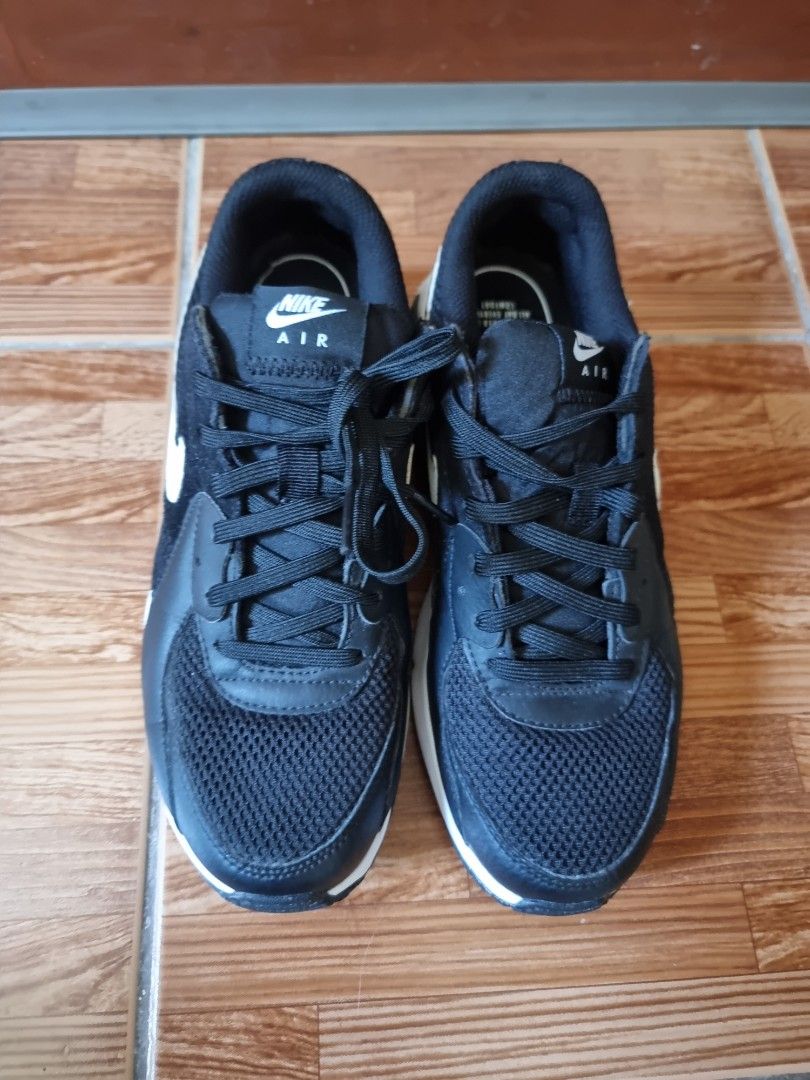 Nike Air Max Sneakers Black White (Category: Sneakers) located in Paranaque City. Submitted by saifgohar988676 (Listing ID 1463146050, Image 1). Description: - Black Nike Air Max sneakers - Size: US 7.5 / EUR 37.5 - Features: Mesh upper with leather accents, white Nike swoosh, Air unit in sole - Versatile: Suitable for running or casual wear - Sold as a pair.