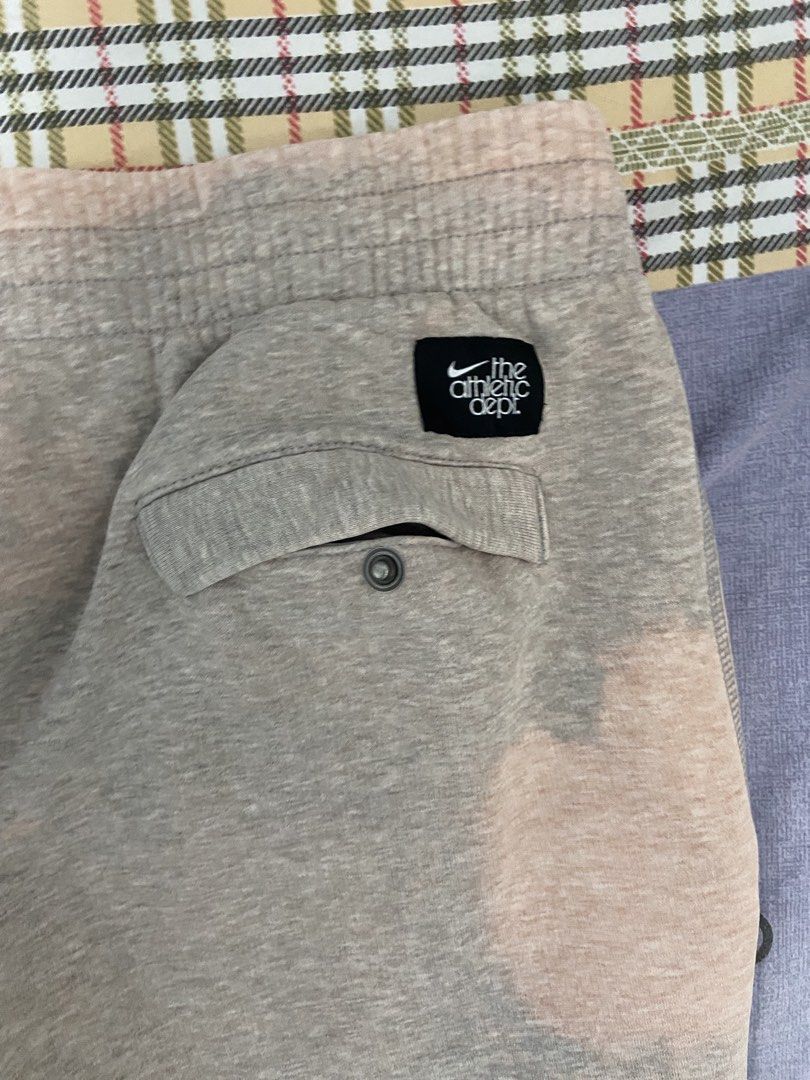 Nike Athletics Sweatpants (Category: Joggers) located in Manila. Submitted by _10toesdownph (Listing ID 1463275943, Image 3). Description: Nike Athletics Sweatpants Size xl fits 38 waist Used length: 36 inch Issue: bleach stains (yung peach color parts) ₱200+sf firm.
