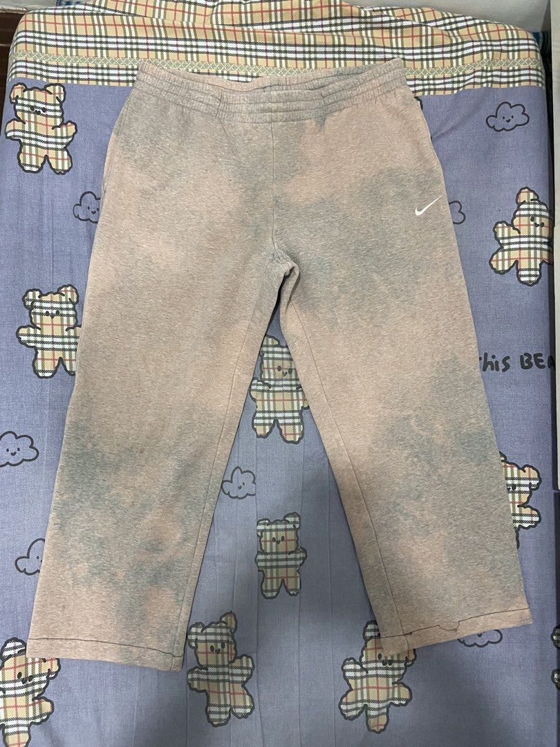 Nike Athletics Sweatpants (Category: Joggers) located in Manila. Submitted by _10toesdownph (Listing ID 1463275943, Image 1). Description: Nike Athletics Sweatpants Size xl fits 38 waist Used length: 36 inch Issue: bleach stains (yung peach color parts) ₱200+sf firm.