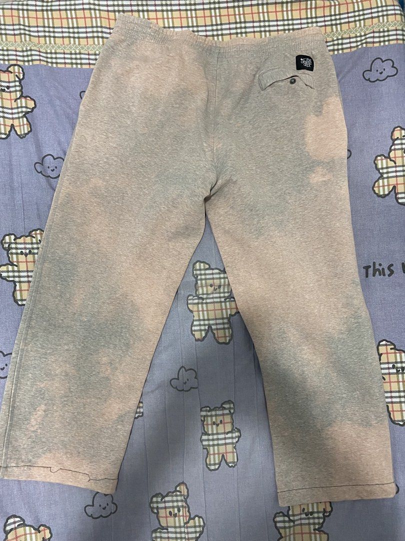 Nike Athletics Sweatpants (Category: Joggers) located in Manila. Submitted by _10toesdownph (Listing ID 1463275943, Image 2). Description: Nike Athletics Sweatpants Size xl fits 38 waist Used length: 36 inch Issue: bleach stains (yung peach color parts) ₱200+sf firm.